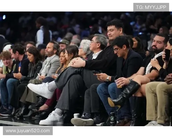 姚明重返休斯敦球迷期待他在主场揭幕战的精彩表现